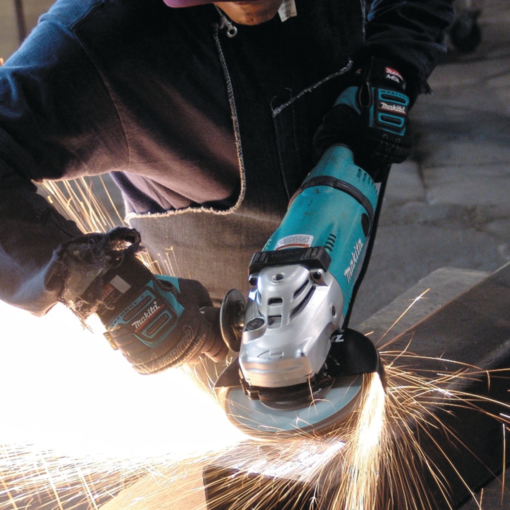 MAKITA GA7040S 7" Angle Grinder